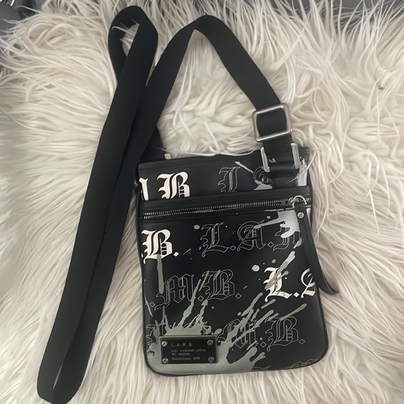 Gwen Stefani L.A.M.B. Crossbody Old English Splatter Paint Bag &FREE Card Wallet - Picture 3 of 10